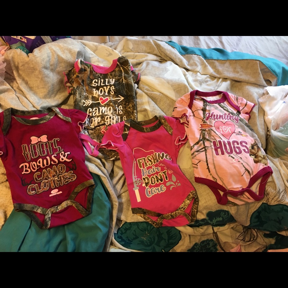 Gently used mossy oak babygirl onesies set